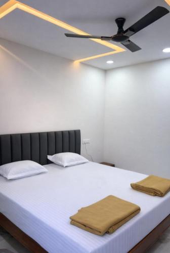 Hubli Hotel | Pallaki Residency