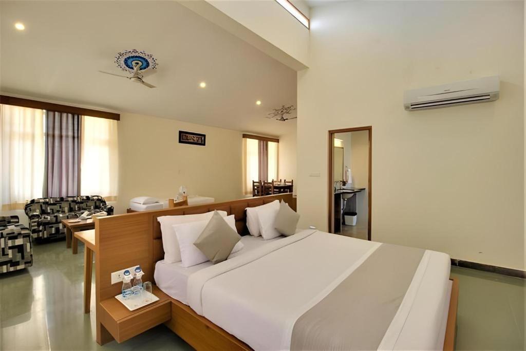 Udaipur District Resort | Palm Valley Resort by The Sky Imperial - Udaipur