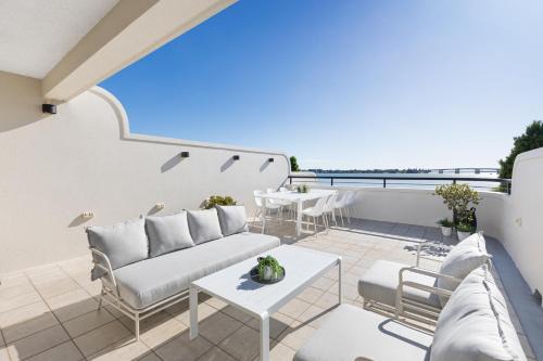 Sylvania Apartment | Panoramic Water View Apartment