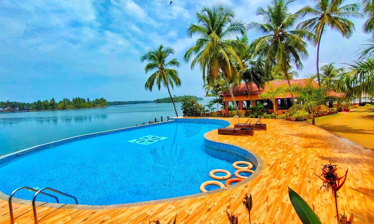 Tonse West Hotel | Paradise Lagoon