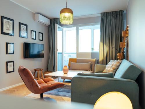 Sector 3 Apartment | ParkLake Design Apartment - Fabulous View - Netflix