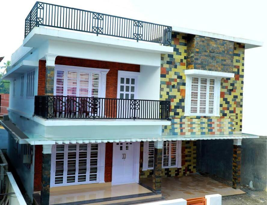 Kochi Villa | Peaceful Living Suite