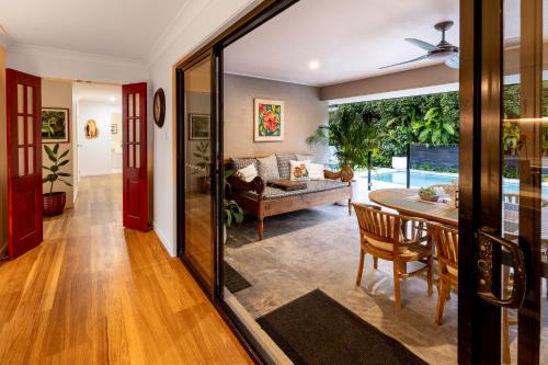 Coolum Beach House | Peaceful Tropical Oasis Central Coolum Beach Dog friendly
