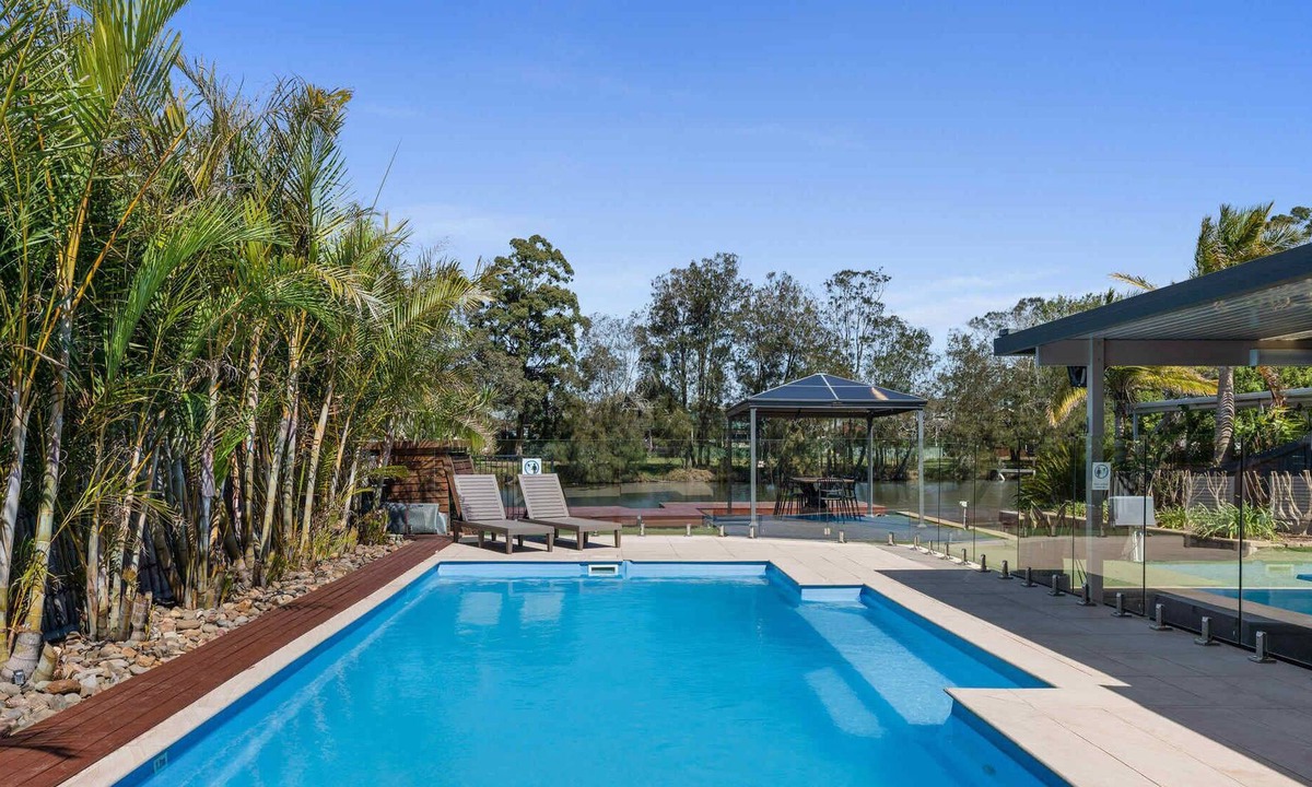Chittaway Point House | Pelican House/Heated Pool/Kayaks/Boat Ramp