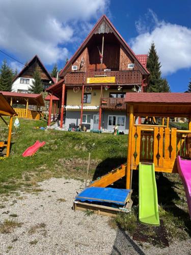 Baisoara House | Pensiunea Casa OLLY