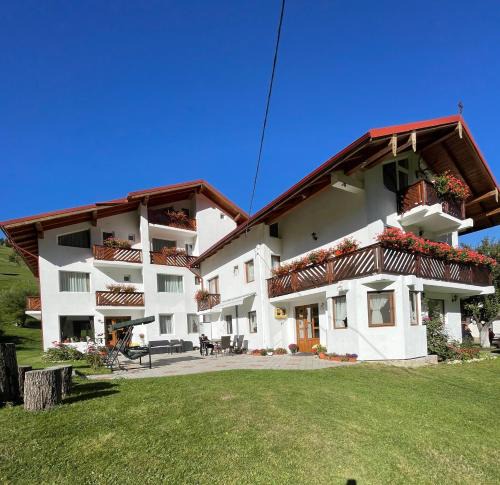Moeciu de Sus House | Pensiunea Padurea Verde