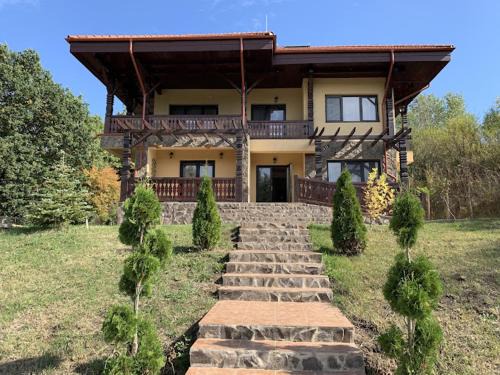 Barnova House | Pensiunea Sasha