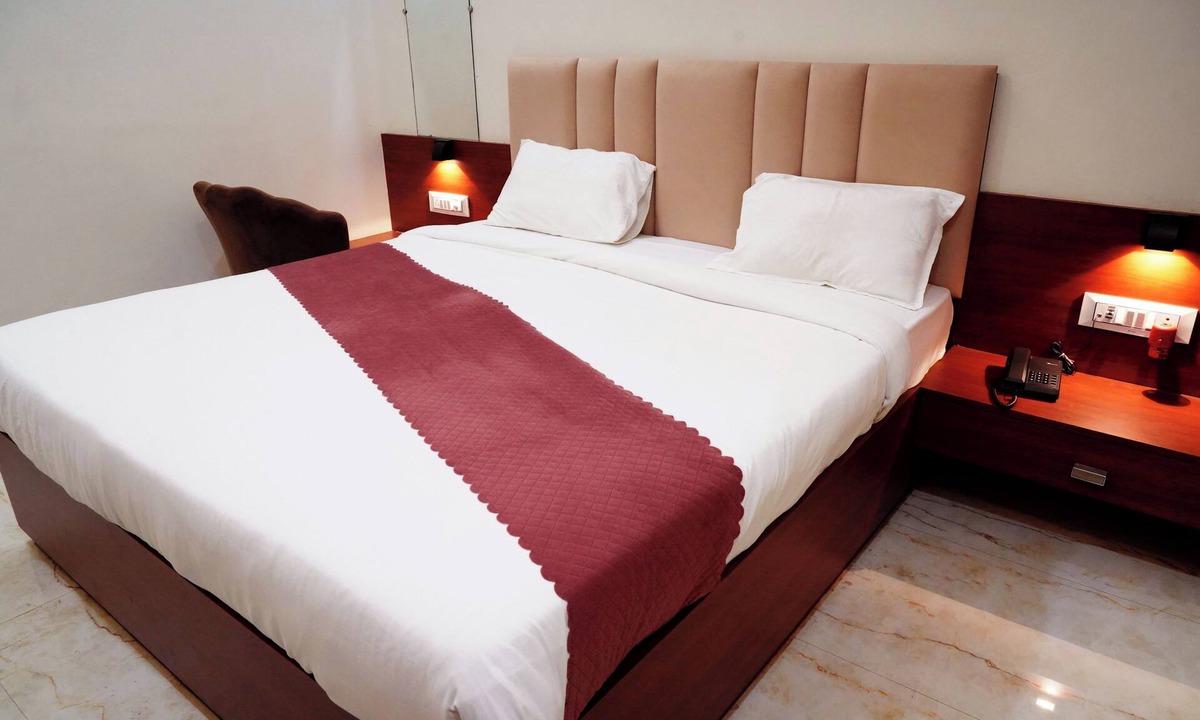 Sigra Hotel | Perfect 5-bedroom hotel with AC in pleasant Varanasi