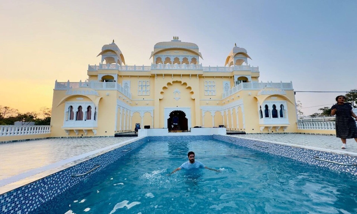 Ibrahimpatan Villa | Petal of Udaipur Palace - 9BR - Pool by Homeyhuts
