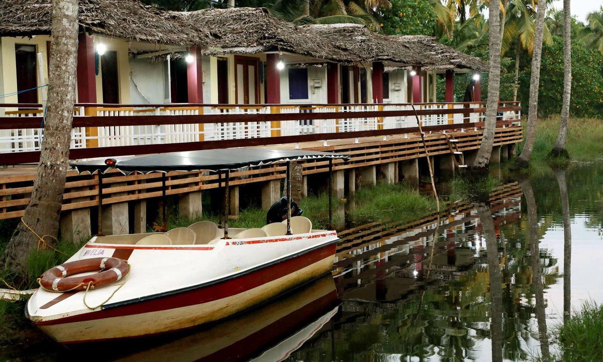 Poovar Hotel | Phoenix Island Resort