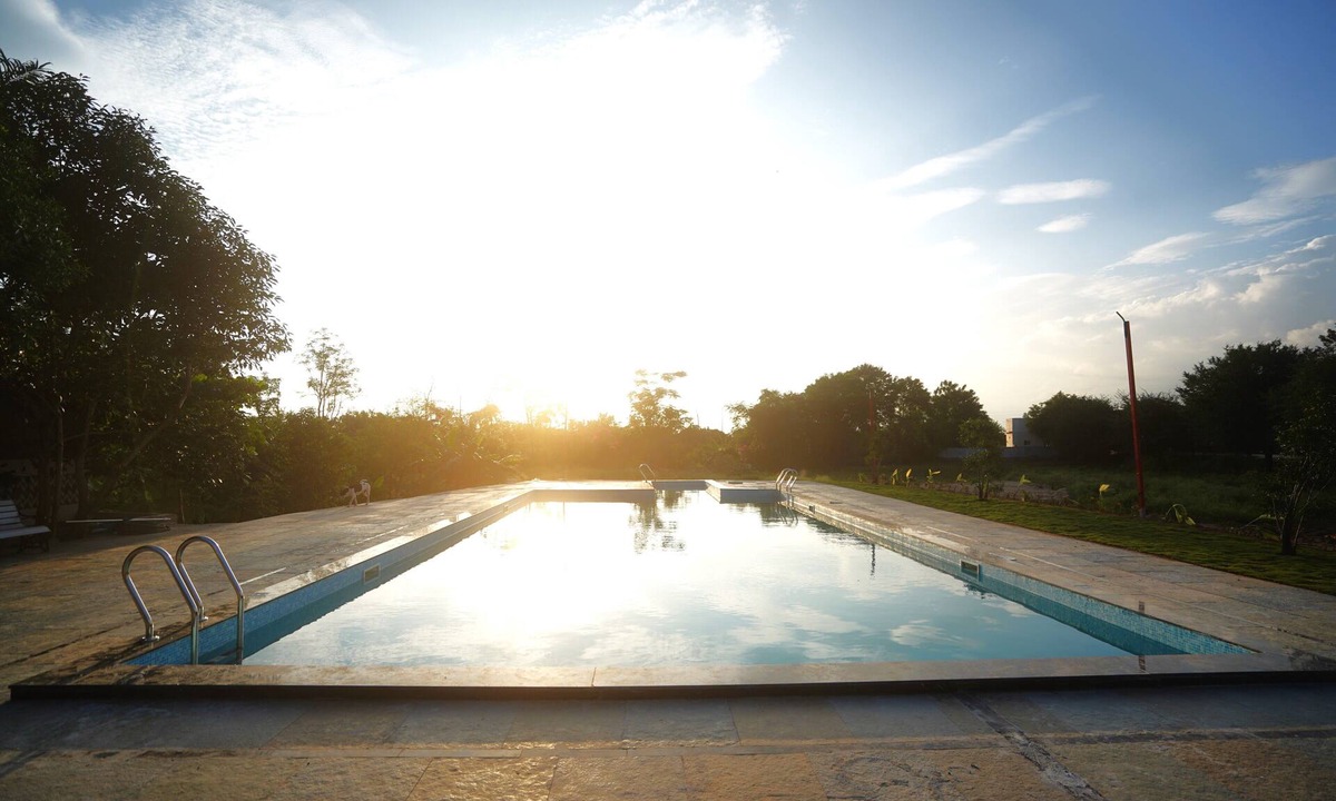 Hyderabad House | POOL PARTIES,GARDEN PARTIES, with 5 king size bed rooms and a massive huge pool.