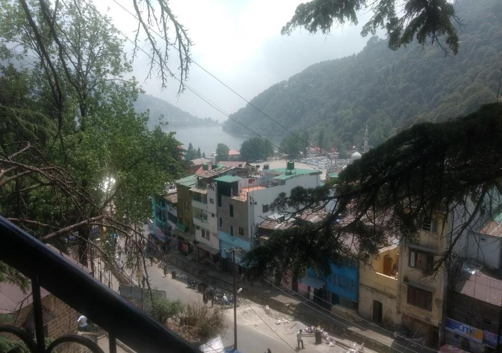 Mallital House | Private Room Walking From Nainital Lake.