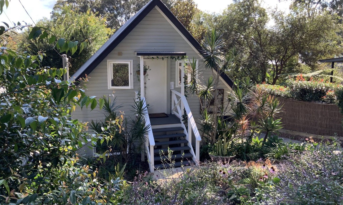 Pretty Beach Central Coast Apartment | Private separate stylish spacious couples retreat . Tree canopy and water views