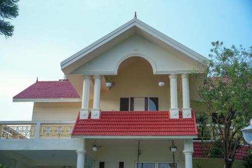 Kodaikanal Villa | PRIYA PALACE - HOMESTAY SWIMMING POOL I Kodaikanal I 87oo and 2o5 and 865