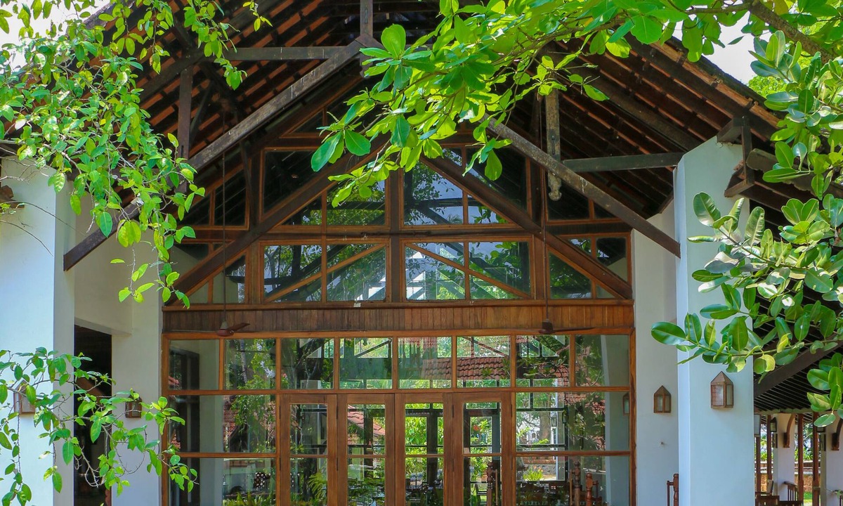 Aryad South Hotel | Punnamada Resorts