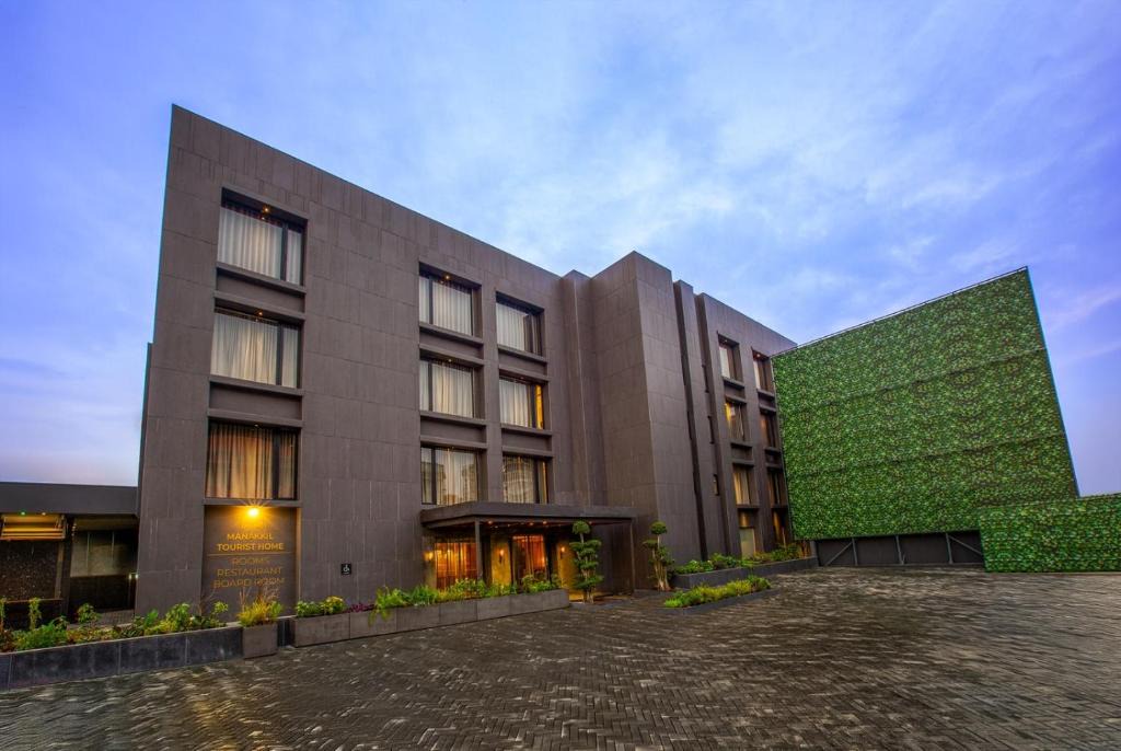 Kochi Hotel | Purple Elephant Luxury Business Hotel