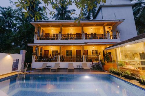 Nagoa Villa | Pvt Pool - Villa Azura Escape - Casa Marialina 8 BR
