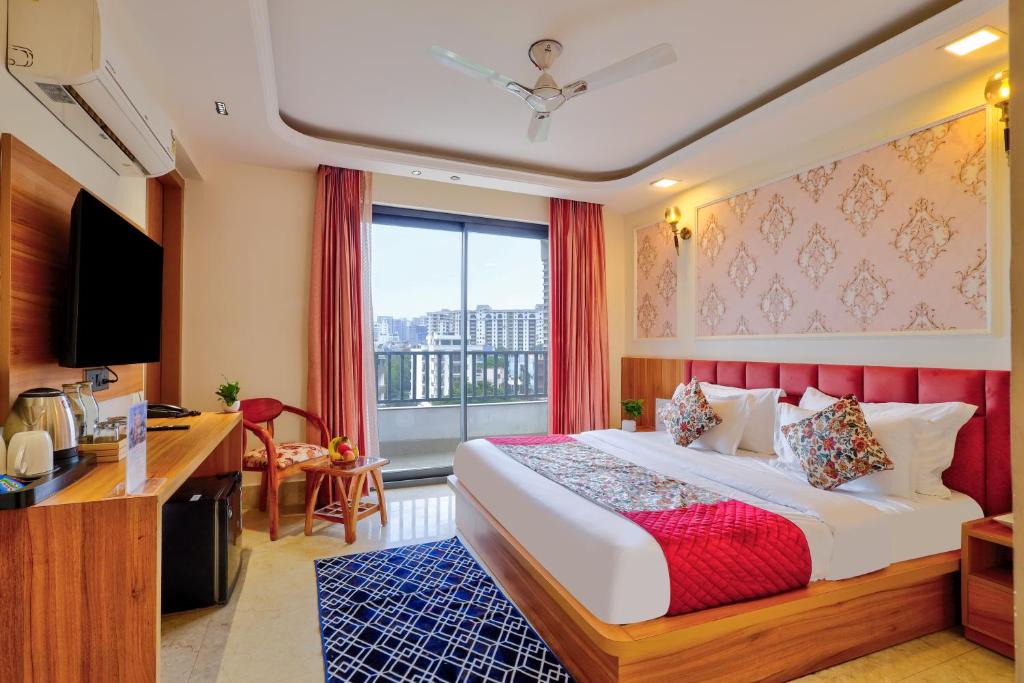 DLF Phase 5 Hotel | Qotel Signature - Golf Course Road