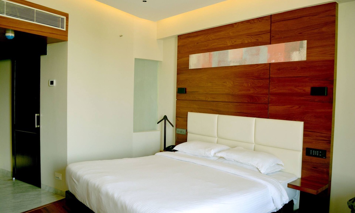 Uttukuli Hotel | R K Residency