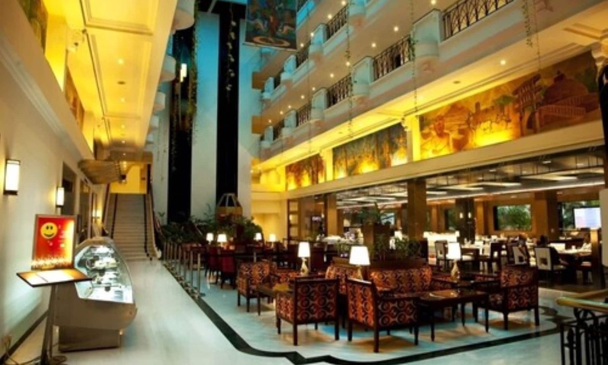 Arumbakkam Hotel | Radha Regent