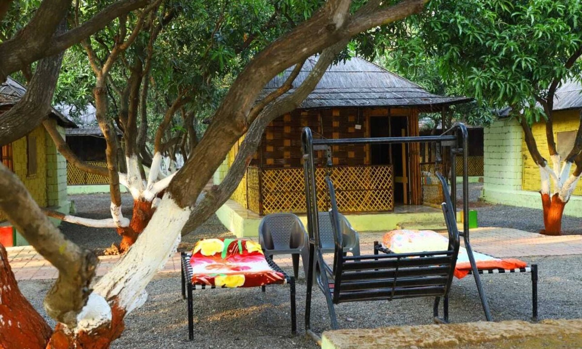Maliya Hotel | Radhe Farm (200mtr from Devaliya Park)