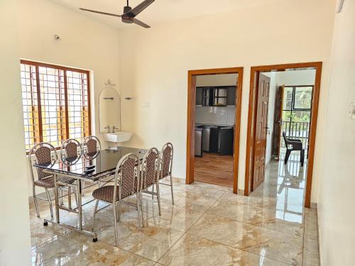 Karunagappally Hotel | Rajadhani Apartment