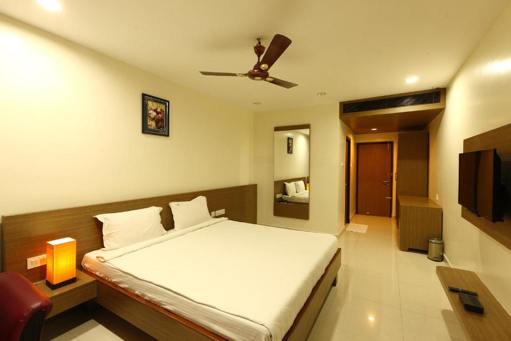 Guduvancheri Hotel | RAJUS RESIDENCY PARK