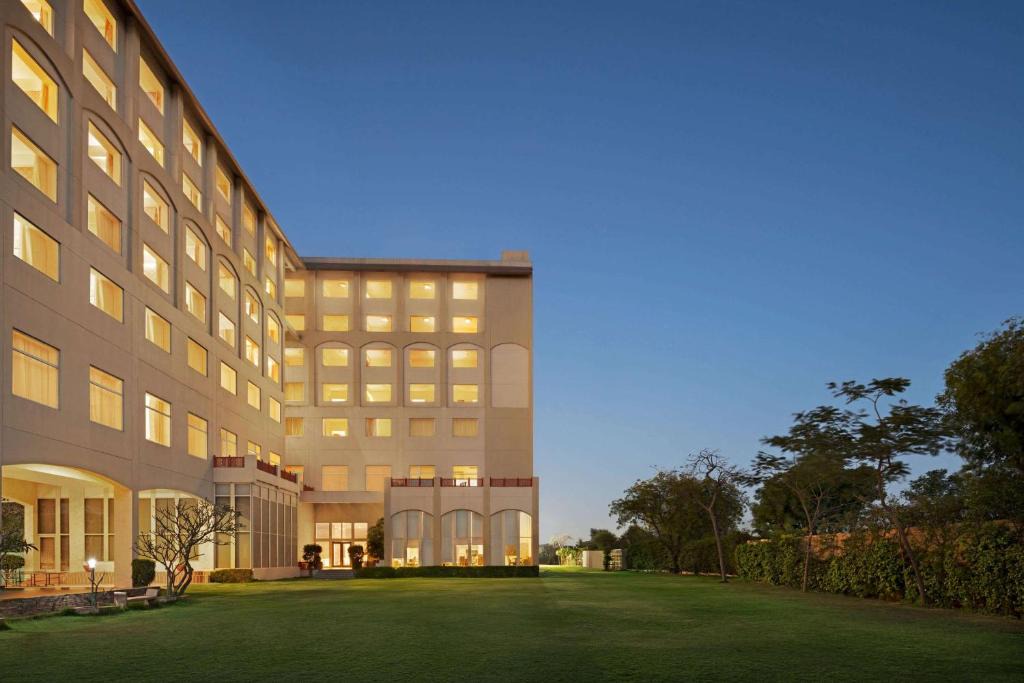 Jaipur Hotel | Ramada by Wyndham Jaipur Jaisinghpura