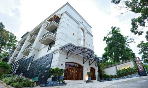 Perintalmanna Hotel | Raphilhin The Business Hotel