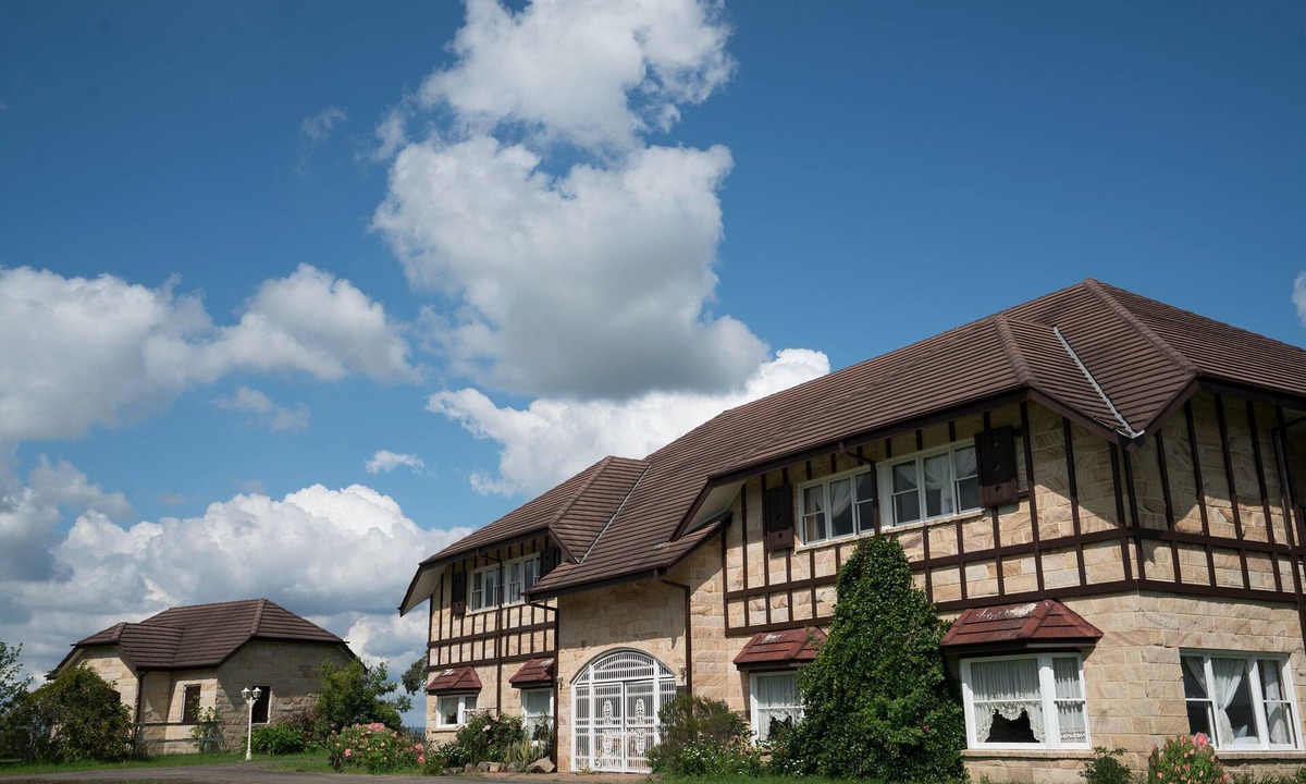 Razorback House | Razorback Dream Farmhouse: 10BR, Space & Serenity