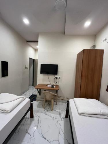 Powai Hostel | Red House Hostels - POWAI HOSTELS GROUPS