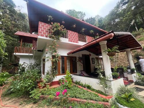 Madikeri House | Reevilla