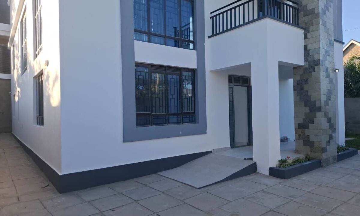 Mlolongo House | Relax in this Deluxe villa with access to airport, SGR & Nairobi National Park