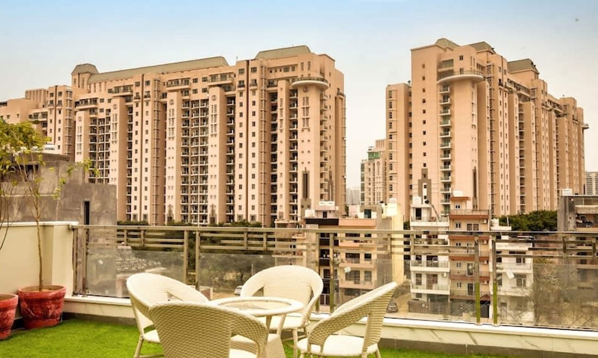Gurugram Apartment | Relaxing 1 Bhk service apartment with balcony Gym