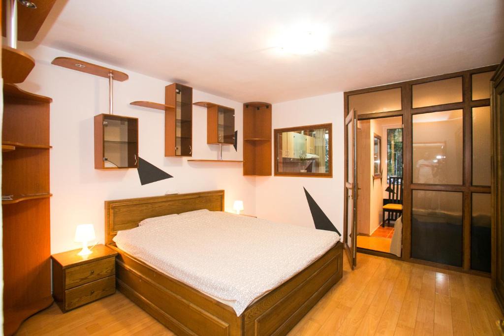 Sector 3 Apartment | Residence 30, cool garden view apartments, no need for AC