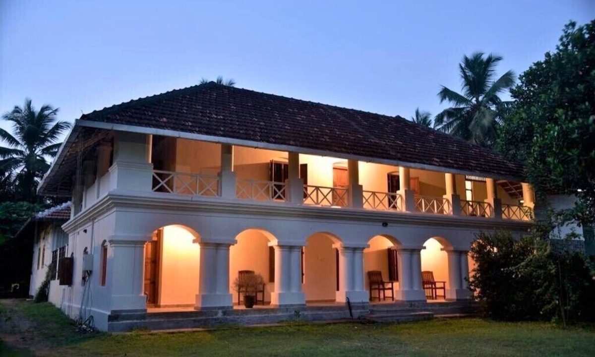 Kozhinjampara House | Restored150 yr Old Mansion - Granary experience