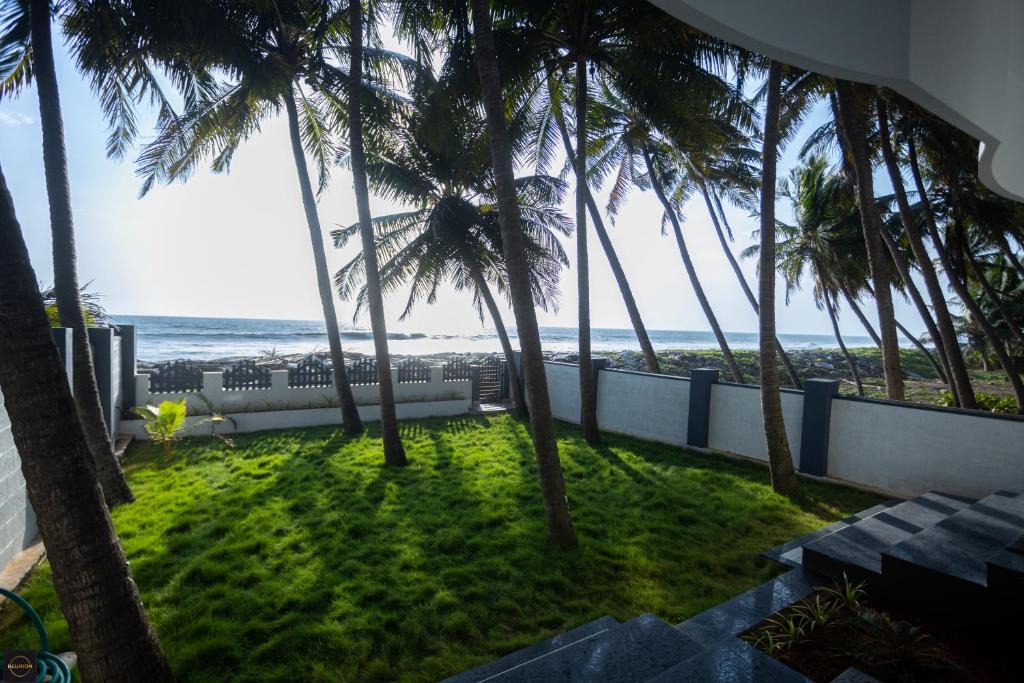 Tonse West Apartment | Reunion Ocean Manor - Beach House