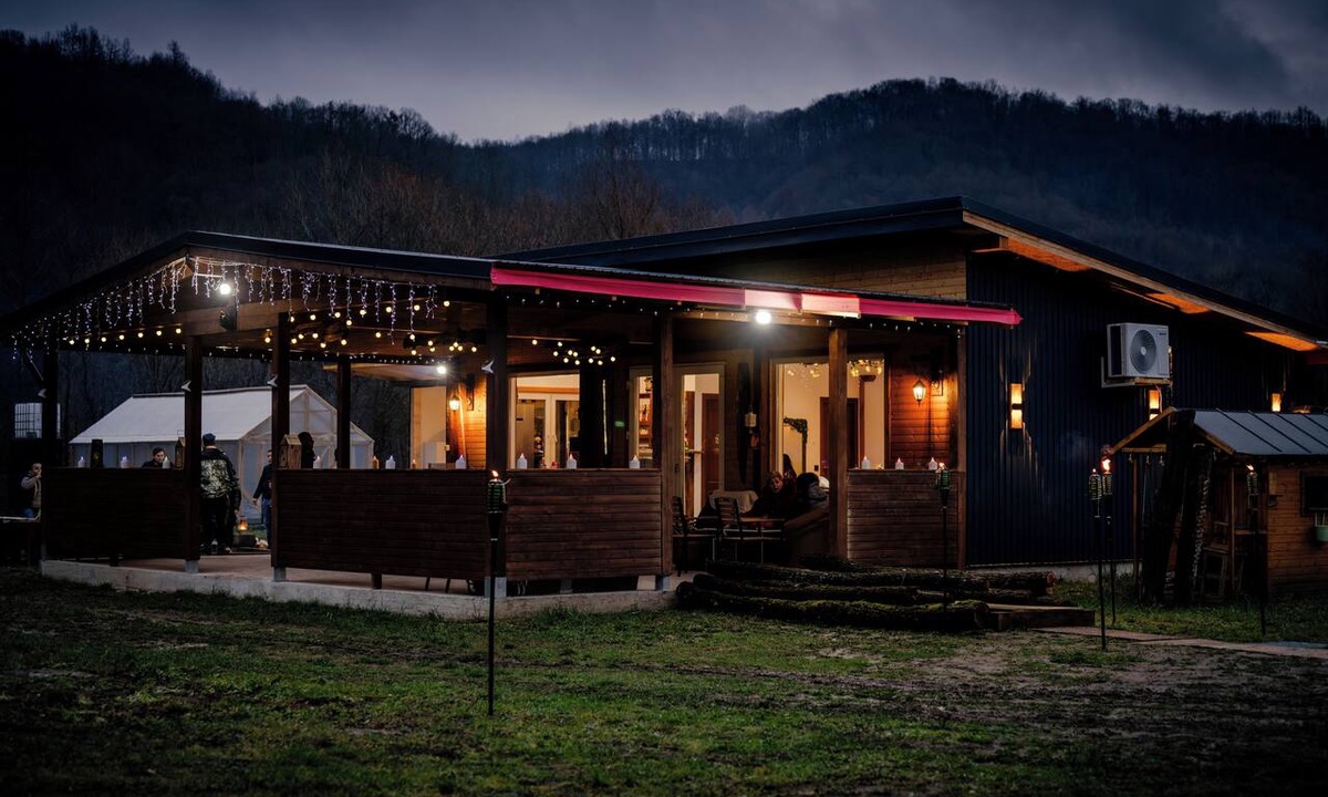 Brad Ski Chalet | River side and near forest chalet in Brad/Ribita perfect for a relaxing getaway.
