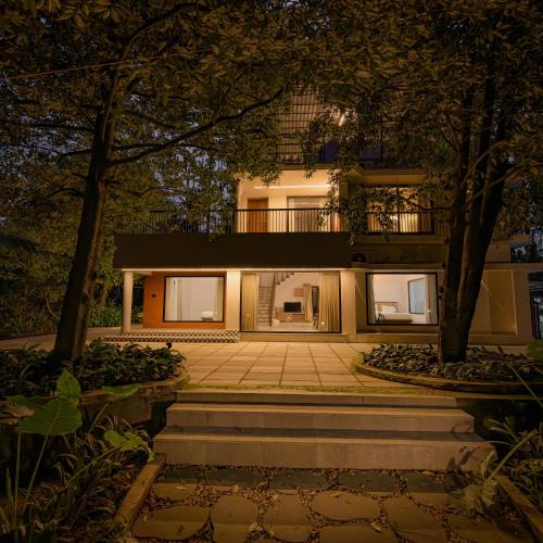 Denkanikota House | Riverside Private Pool Villa in Kochi - Ohstayz Whispering Grove