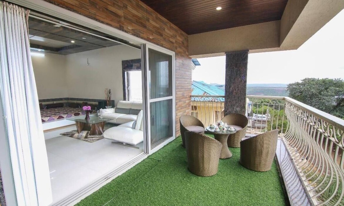 Lonavala House | RK Villa: Mountain Escape w/5 King Beds - Pool & Garden Views - Huge Terrace