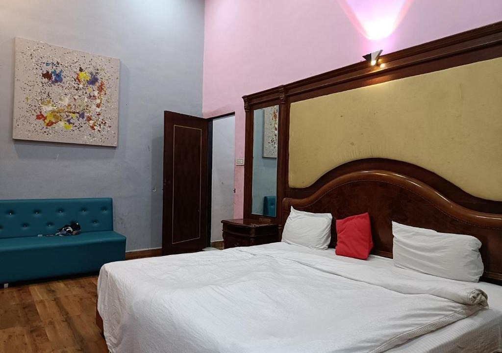 Aarey Colony House | Rock villa