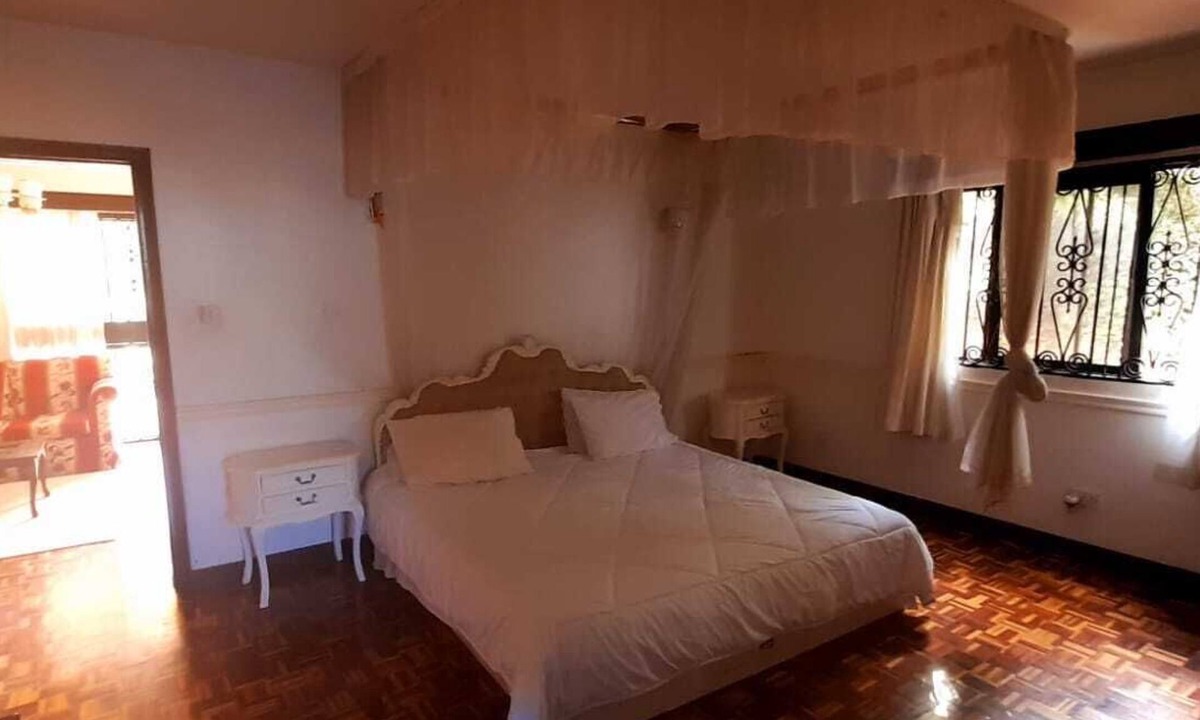 Kitisuru Cottage | Romantic villa with private balcony — 5 min from village market !
