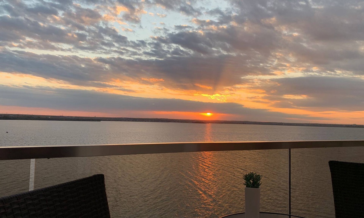 Constanta Apartment | Romantiv Sunset on Lake nnn