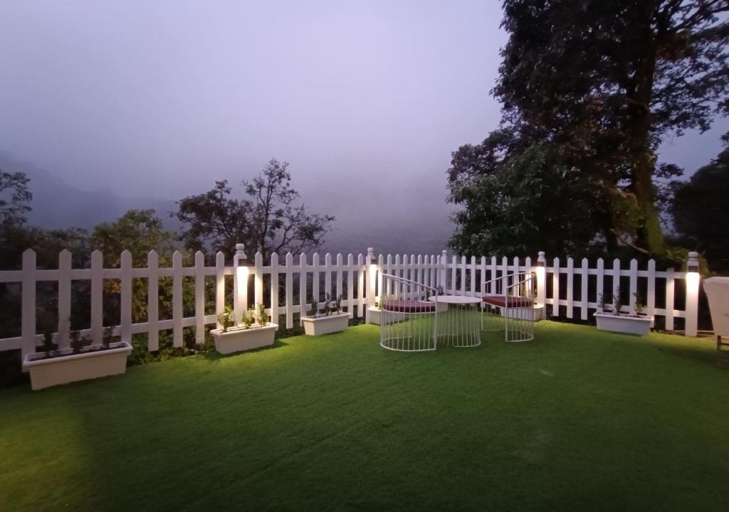 Landour House | Room in Lodge - Oakwood 302 - Elegant Private Room With Balcony at Landour, Mussoorie