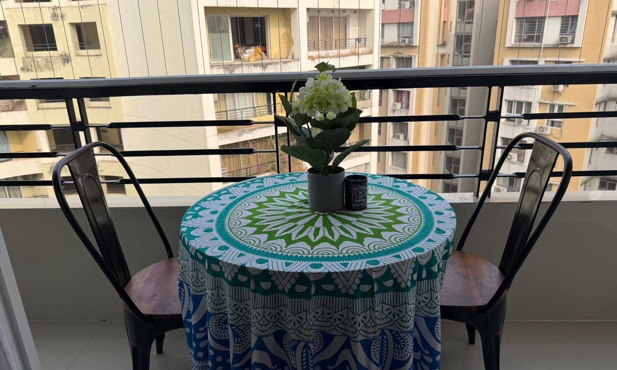 Rajarhat Apartment | Room With AirPurifier ,Recliner Near kolkata Airprot, CC2 and Convention Center