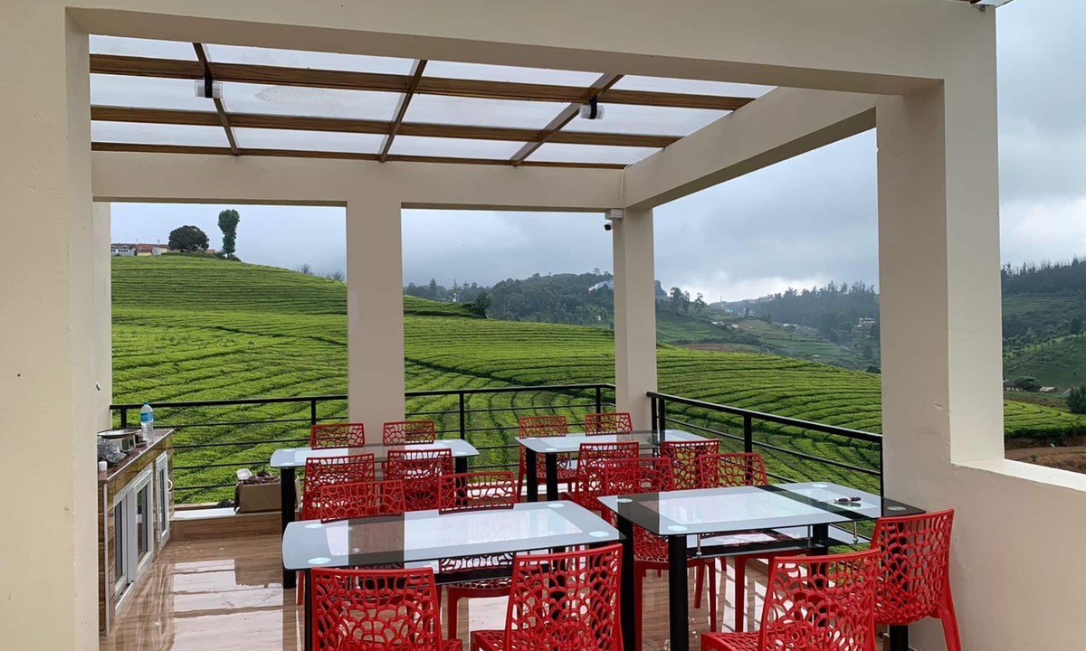 West Mere Hotel | Rose garden enclave for families
