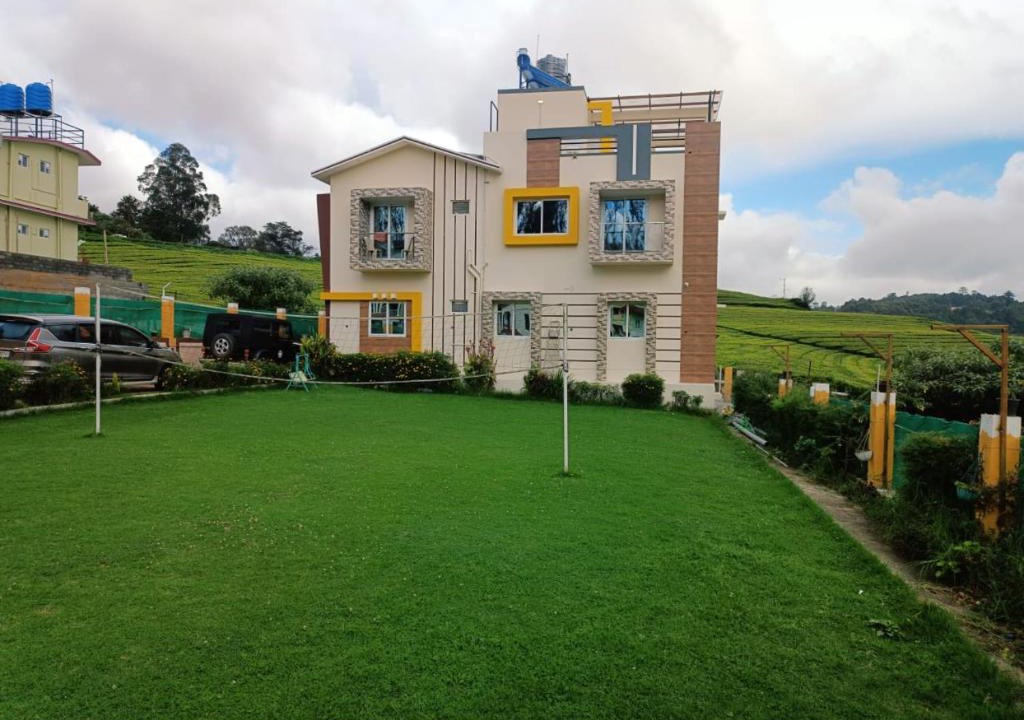 West Mere Bed & Breakfast | Rose Garden Enclave for Families & Executives