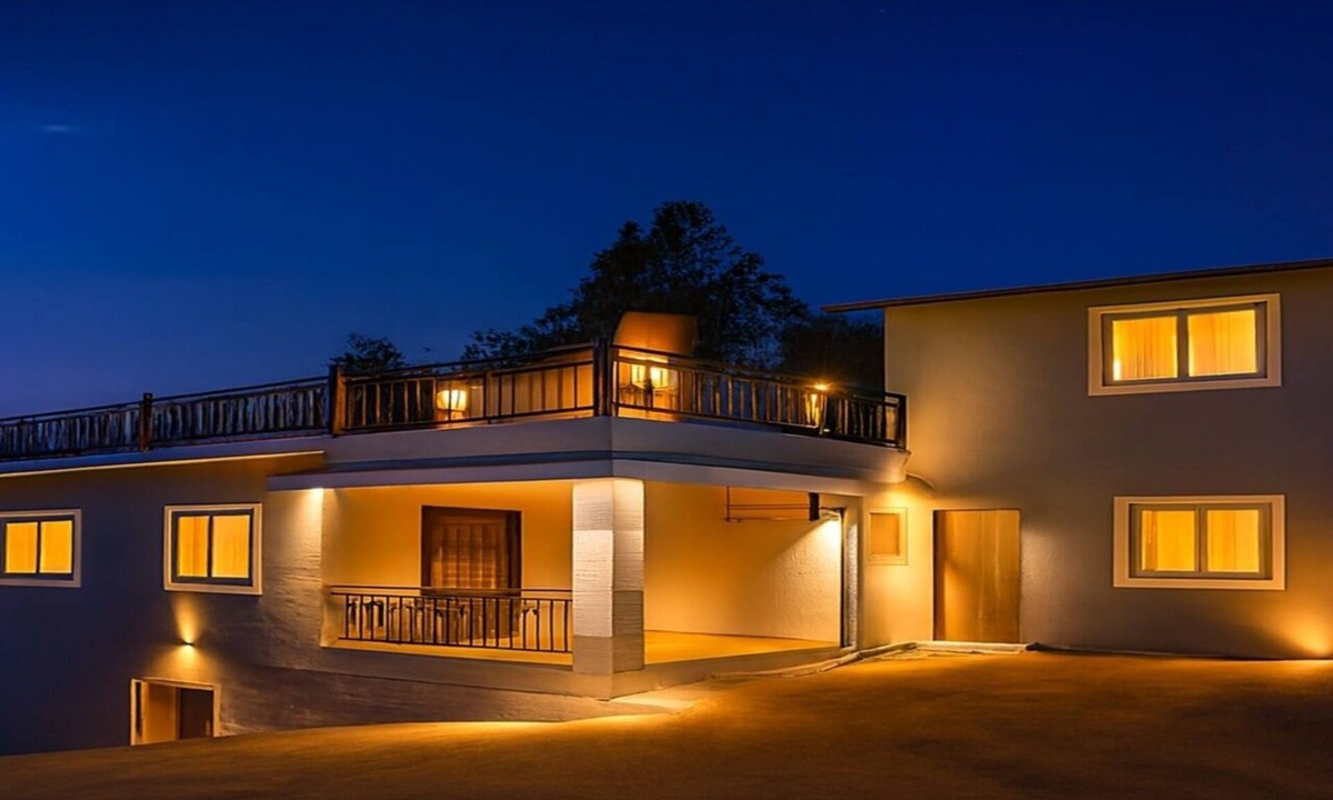 Mahabaleshwar Villa | Royal Hilltop Villa Private 5BHK Lush Green Valley View Food Caretaker WiFi