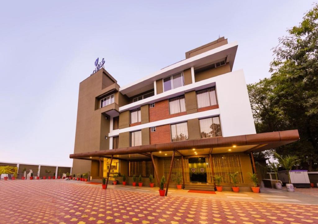 Khandwa Hotel | Royal Inn