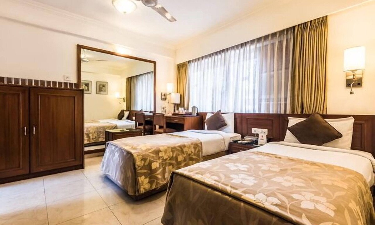 Khar Hotel | Royal Inn